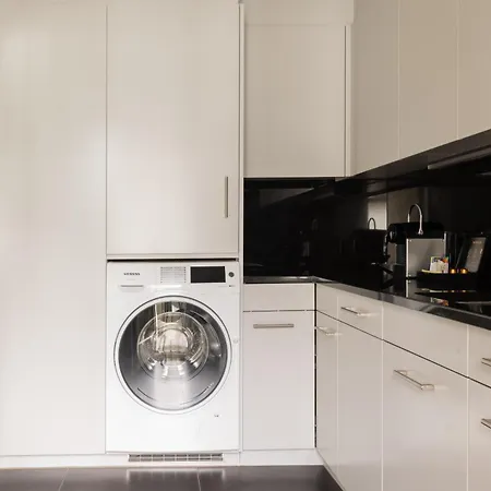 Ema House Serviced Aussersihl شقة *